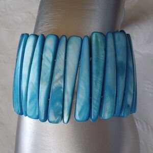 Dyed blue shark tooth shaped geometric Shell stretch Bracelet